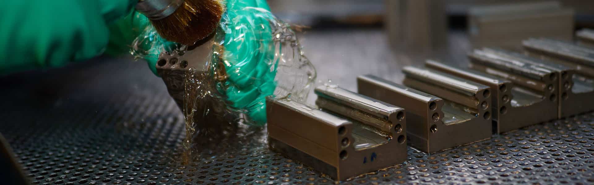 Visuele inspectie van lineaire geleidingen worden ingevet